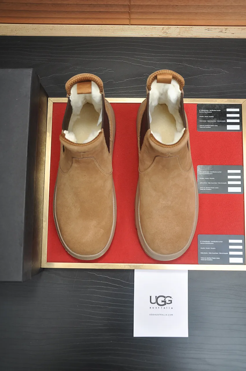Men's shoes 💰580💶【UGG】(full genuine wool lining) Please pay attention to the original quality and compare the thickness of the wool 🏮🏮Hot style Martin boots from Australia's warm luxury brand men's shoes, official website synchronization, Beckham men's style..., made of imported top-layer waxed cowhide, waxed toe, Australian real wool velvet lining Carefully sewn...Imported rubber Martin boots outsole (comfortable, soft and wear-resistant). I really like the quality...Exquisite workmanship, you can't put it down once you see it. Code number 39-44